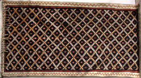 Tapis-Marocain-193x150-cm-fin-XIXe-debut-XXe-siecle-en-pure-laine-et-en-tres-bon-etat-generale-1-scaled-1